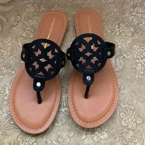 Flat sandals